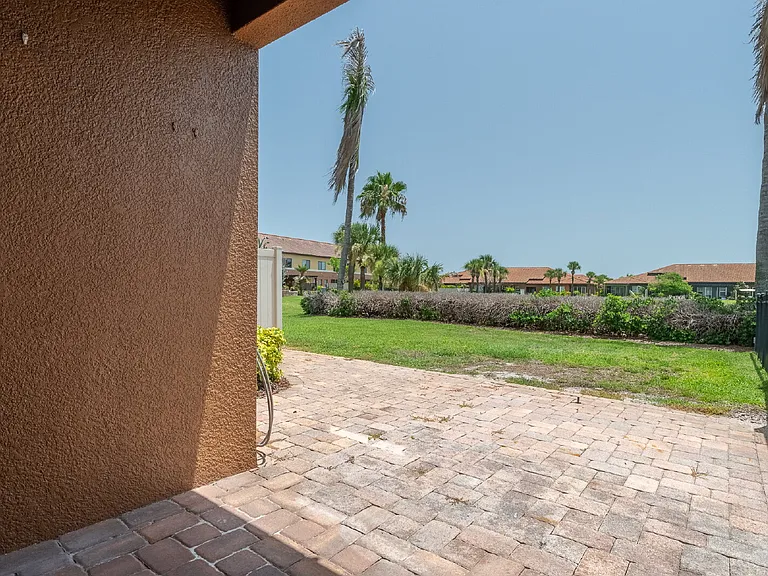 733 Ventura Dr — Photo 31