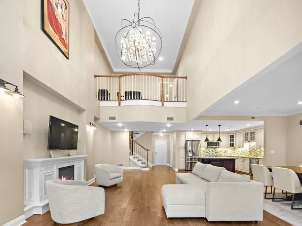 208 Shearwater Ct West image 2 of 44