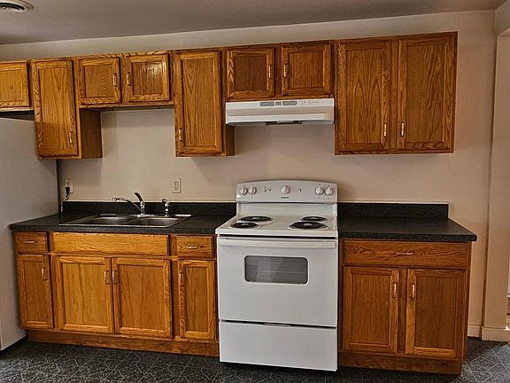 4th image of 328 N School St
