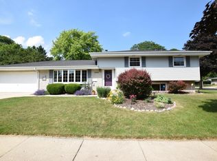 6206 Mansfield Dr, Greendale, WI 53129