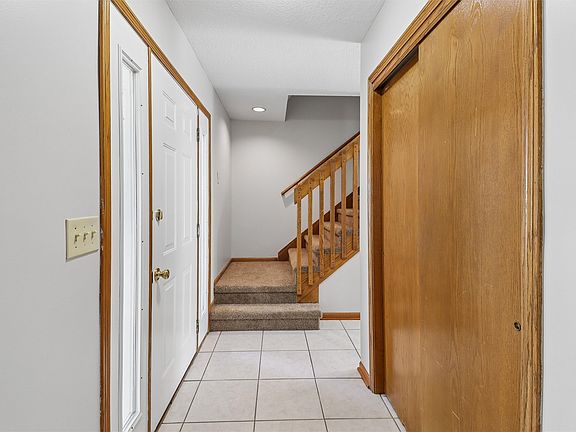 2nd image of 701 SE 61st St