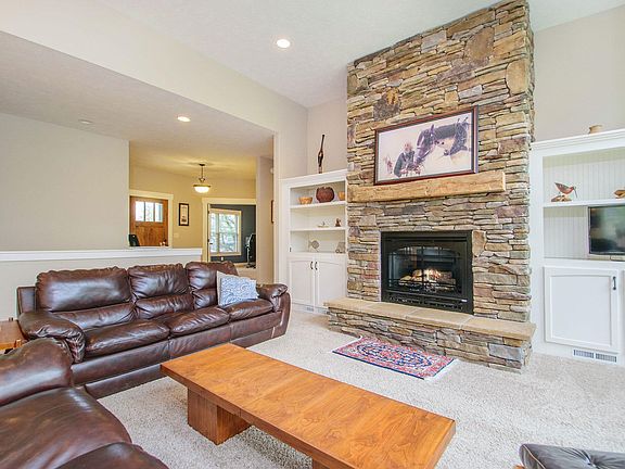 3rd image of 7888 Meadows Ct