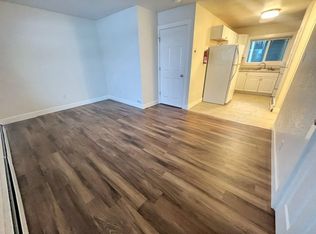 719 Bragaw St APT 4, Anchorage, AK 99508