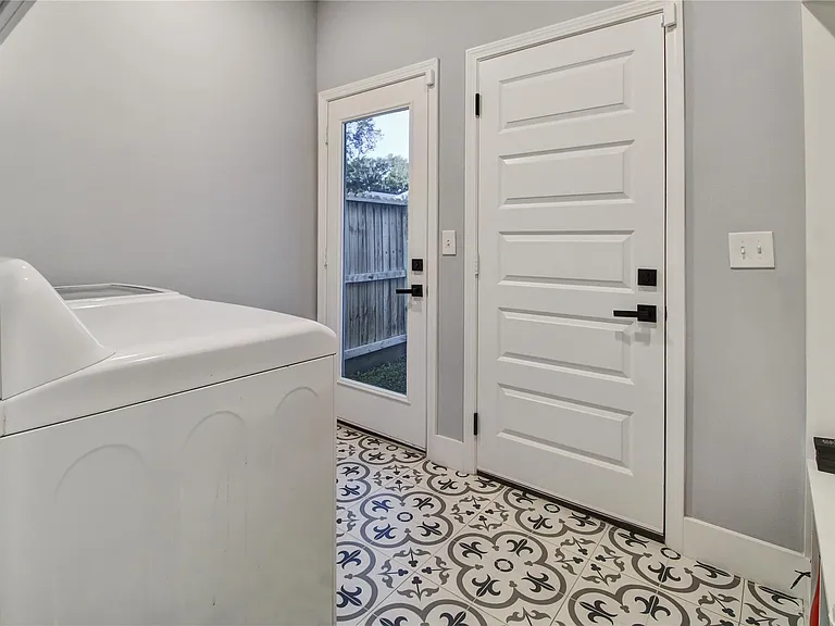 811 Paul Quinn St — Photo 17
