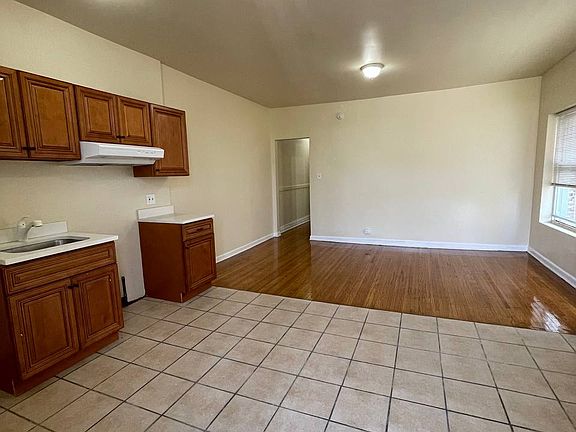 2nd image of 6110 S King Dr #2