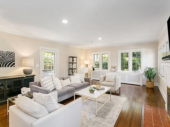 4th image of 10 Hall Ave