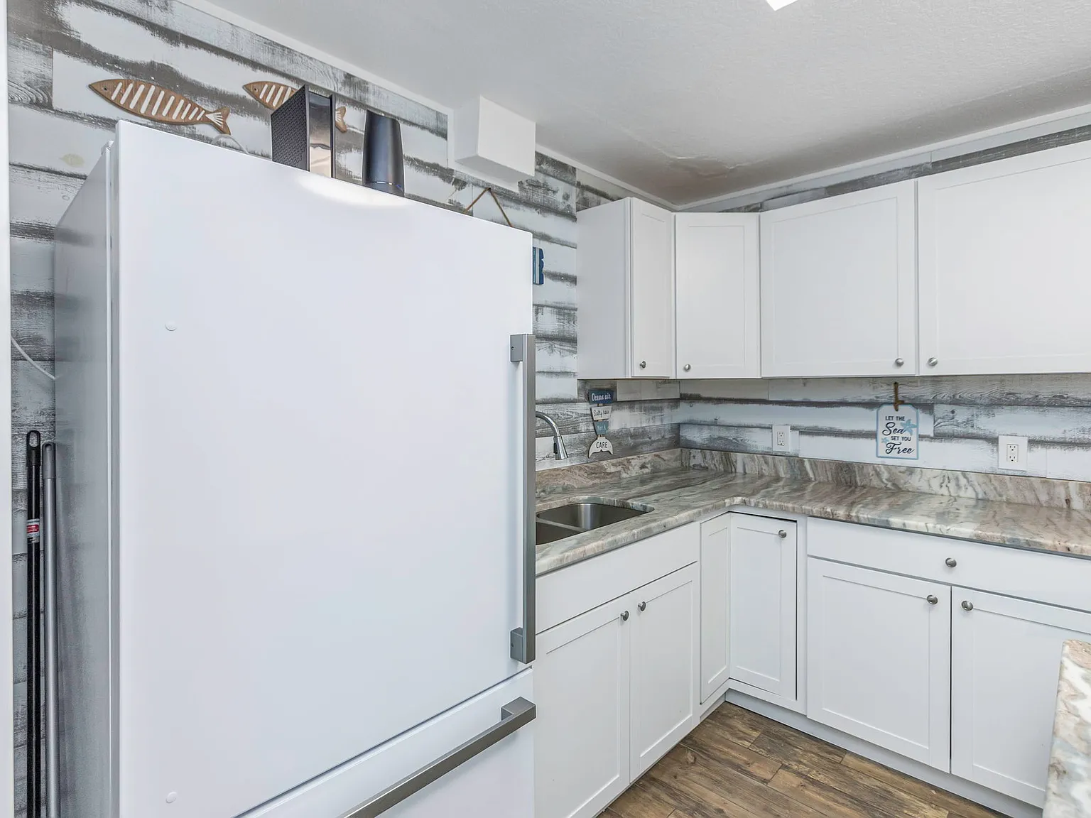 4 bed, 2400 sqft, $675 — Photo 3