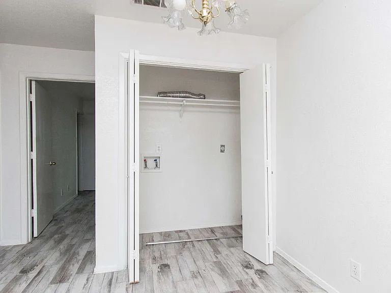 2018 Cedarhill Dr #B — Photo 6
