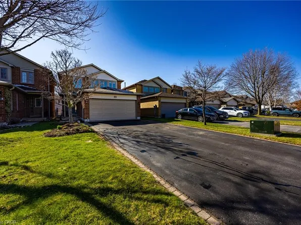 55 Grindstone Way, Hamilton, ON L9H 7B5