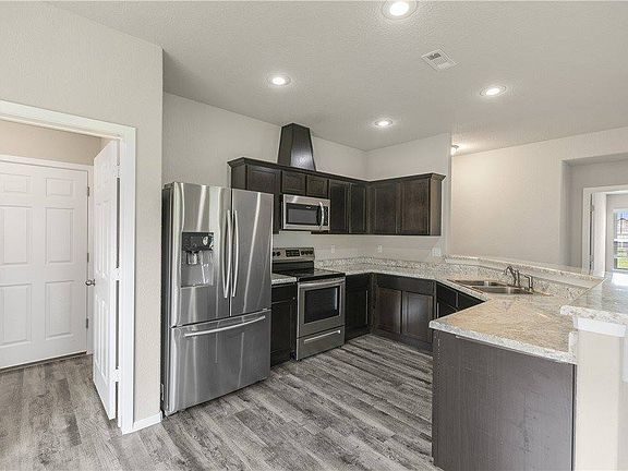 5th image of 4406 Laurel Hill Ave