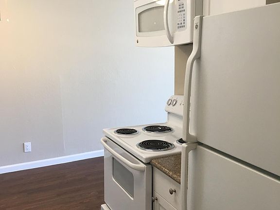 4th image of 2401 Carlmont Dr APT 11