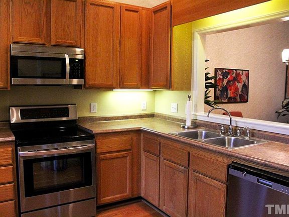 2nd image of 117 Breakers Pl