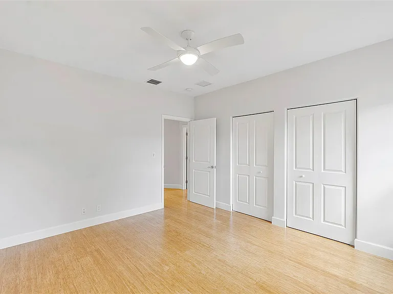 825 NE 17th Way — Photo 21