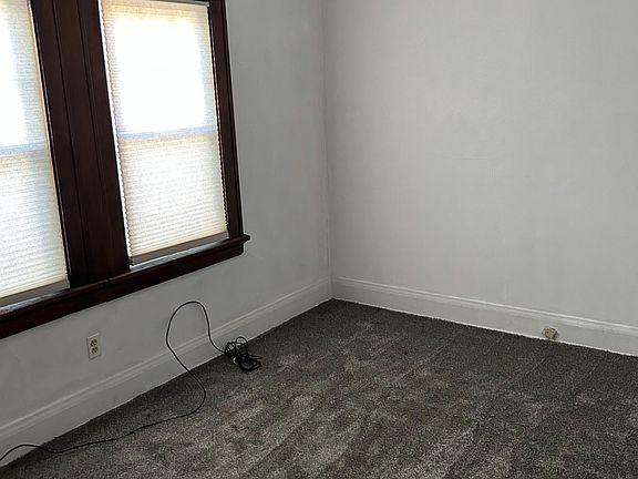 3rd image of 425 W Vine St