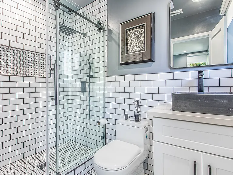 1207 Greenacre Ave — Photo 15