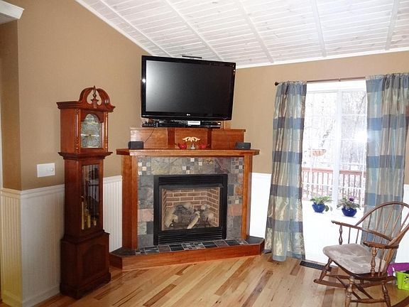 5th image of 123 Burrough Ln
