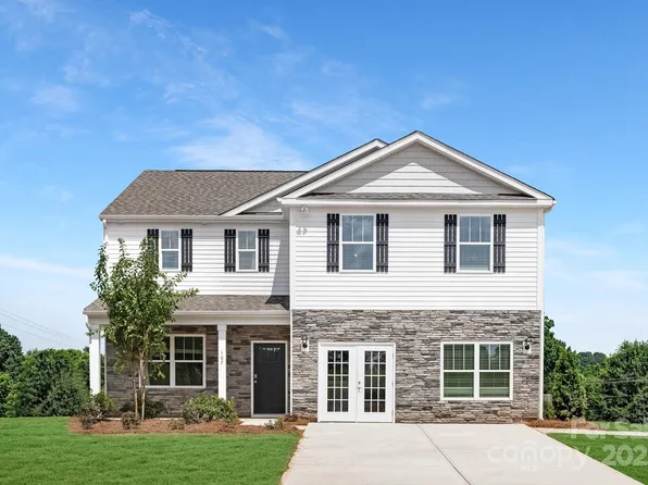 607 Country Oak Dr, Asheville, NC 28804