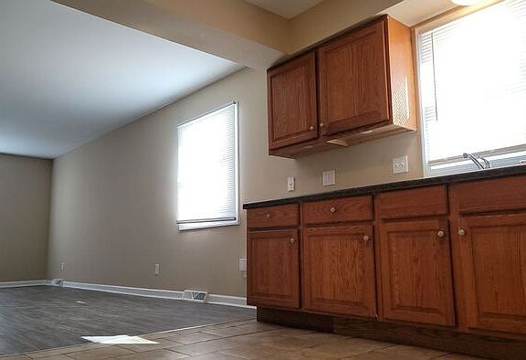 3rd image of 10443 W Kiehnau Ave