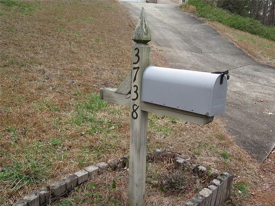 2nd image of 3738 Salem Trl