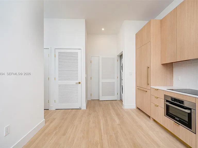 90 NE 32nd St #1106 — Photo 6