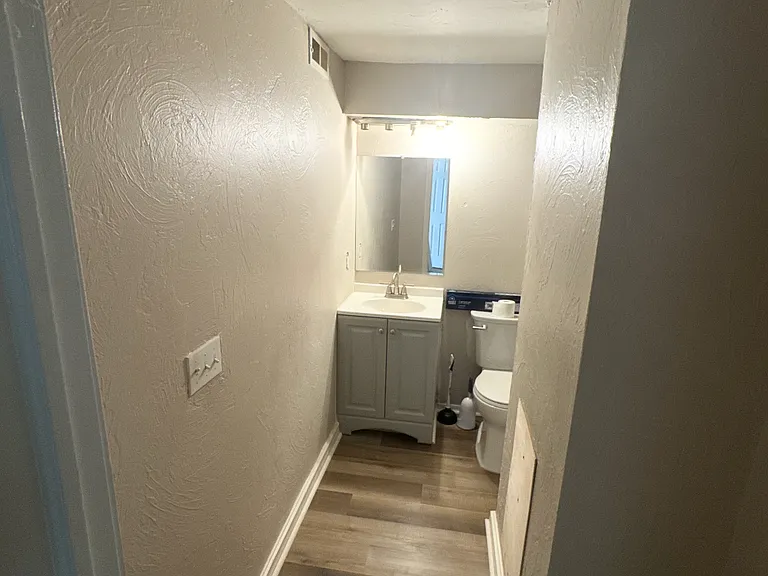 523 S Pine St — Photo 5