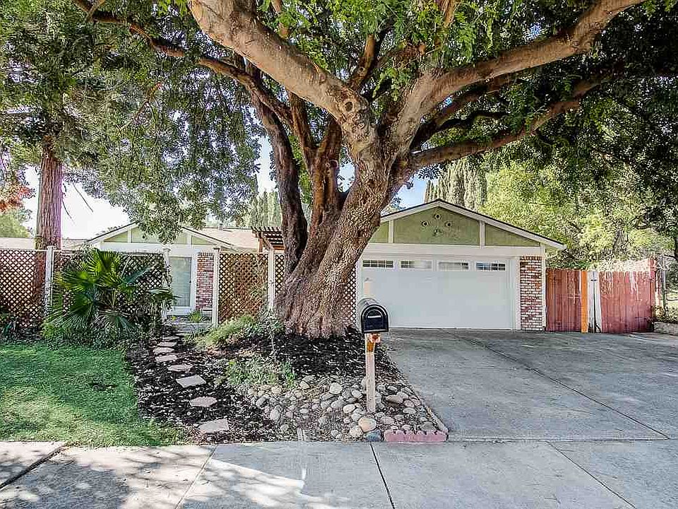 1st image of 2249 Cordoba Way