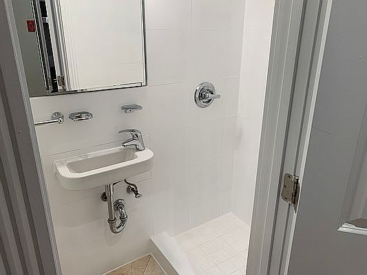 3rd image of 208 E 13th St #3N