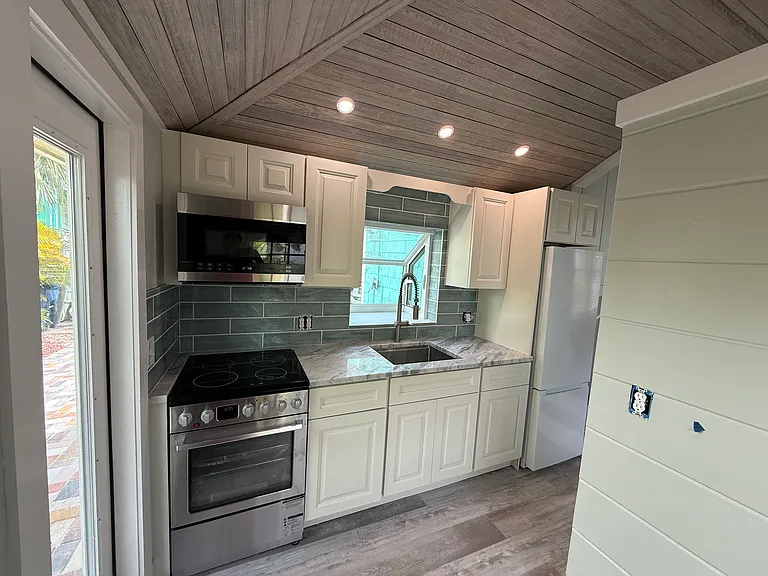 514 SW California Ave — Photo 3
