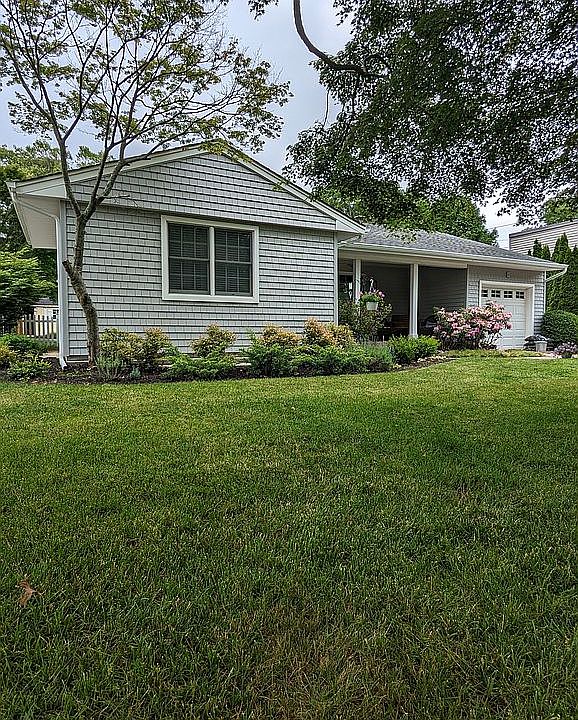 1st image of 37 Hampton Bays Dr
