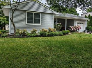 37 Hampton Bays Dr, Hampton Bays, NY 11946