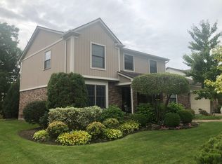 260 Eckford Dr, Troy, MI 48085