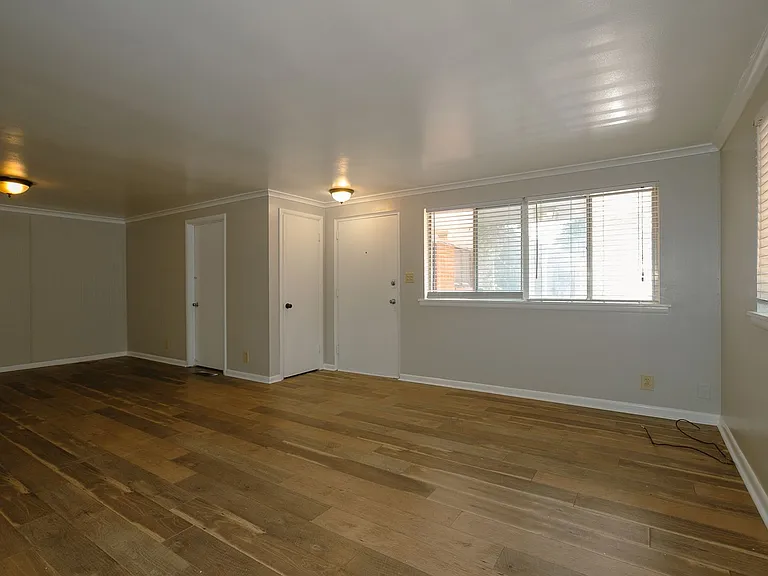 1401-1403 S Frisco Ave — Photo 23