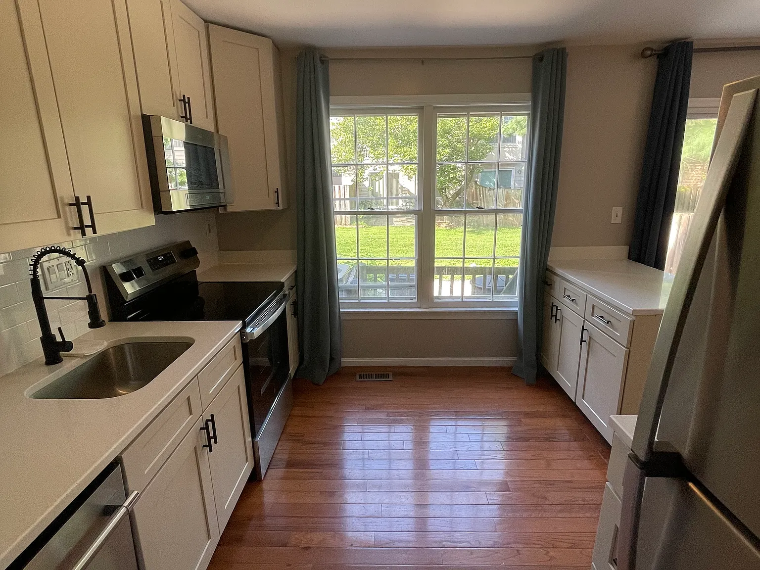 4 bed, 2.5 bath, 1280 sqft, $3,000 — Photo 1