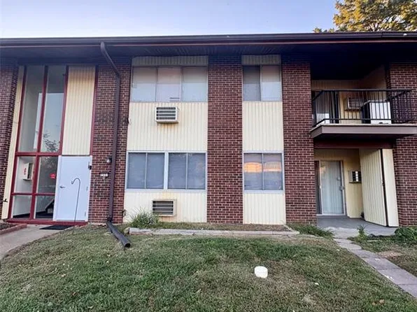 7551 Hazelcrest Dr APT H, Hazelwood, MO 63042