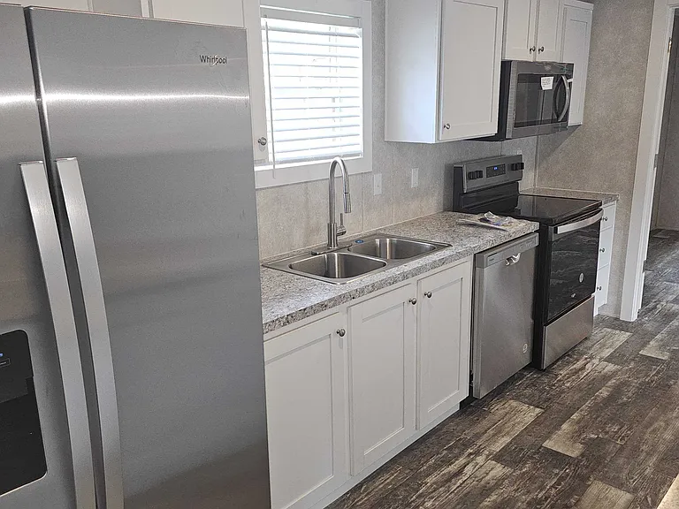2300 Lafayette Ave #6 — Photo 14