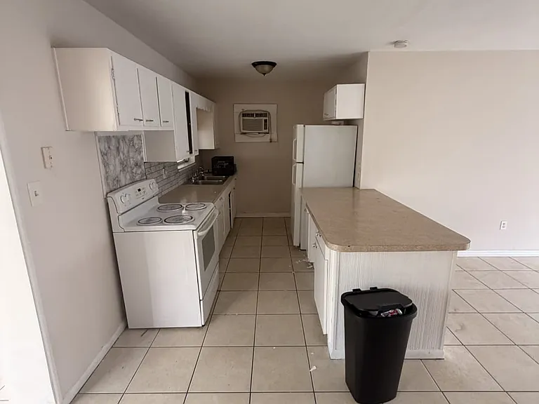 22138 Belinda Ave — Photo 9