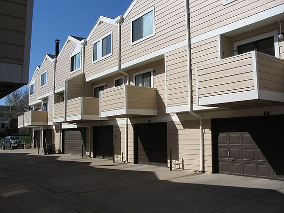 Attached XL 464Sq.Ft. 1-Car Garage w/Work area
