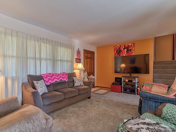 3rd image of 7899 Owens Dr