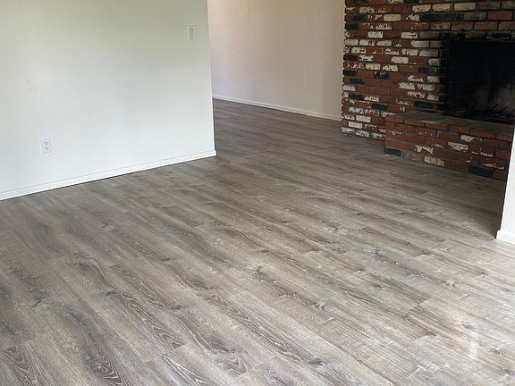 4th image of 2535 SE Maple St APT 2