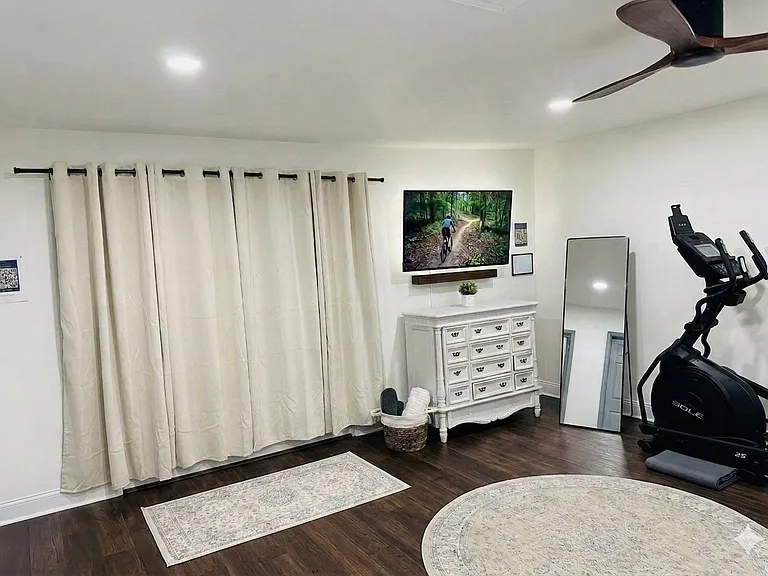 10718 Wellington St — Photo 11