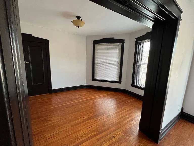 112 E Magnolia Ave — Photo 6