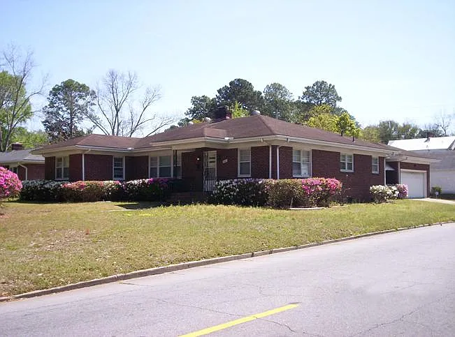 3 bed, 2.5 bath, 2100 sqft, $2,600 — Photo 1