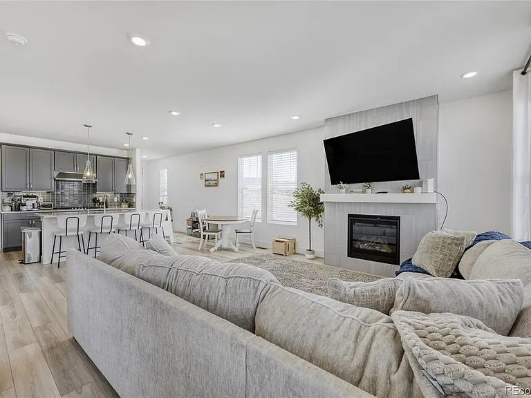 17883 W 93rd Pl — Photo 5