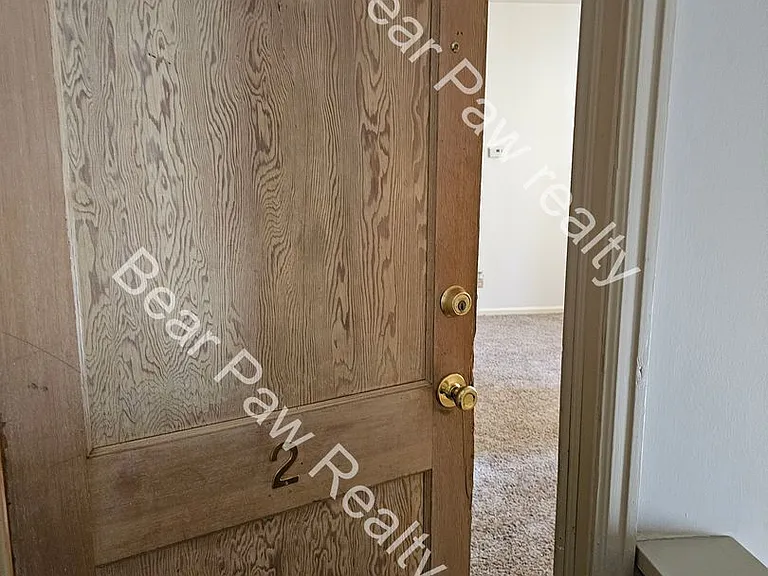 1314 E Pershing Blvd — Photo 2