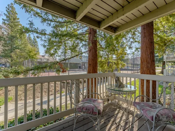121 Valley Oak Dr, Roseville, CA 95678
