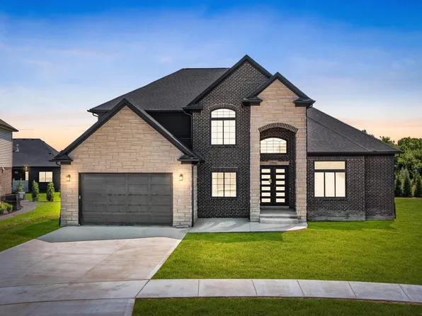 19242 Potomac Dr, Macomb, MI 48044