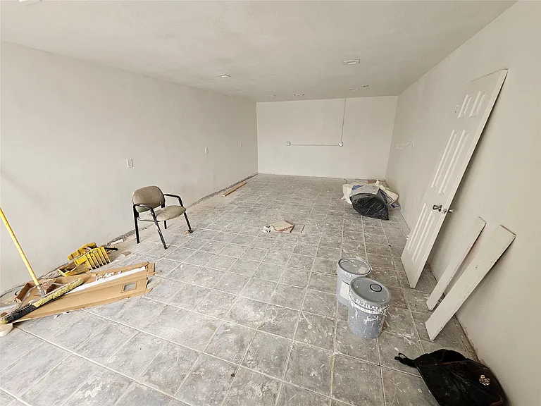 2116 Lockwood Dr — Photo 6