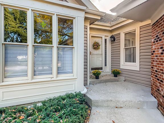 2nd image of 2231 N Lake Shore Cir #0