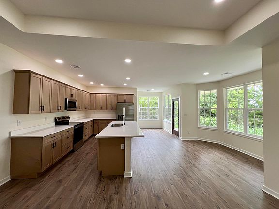 5th image of 208 Castle Pines Dr