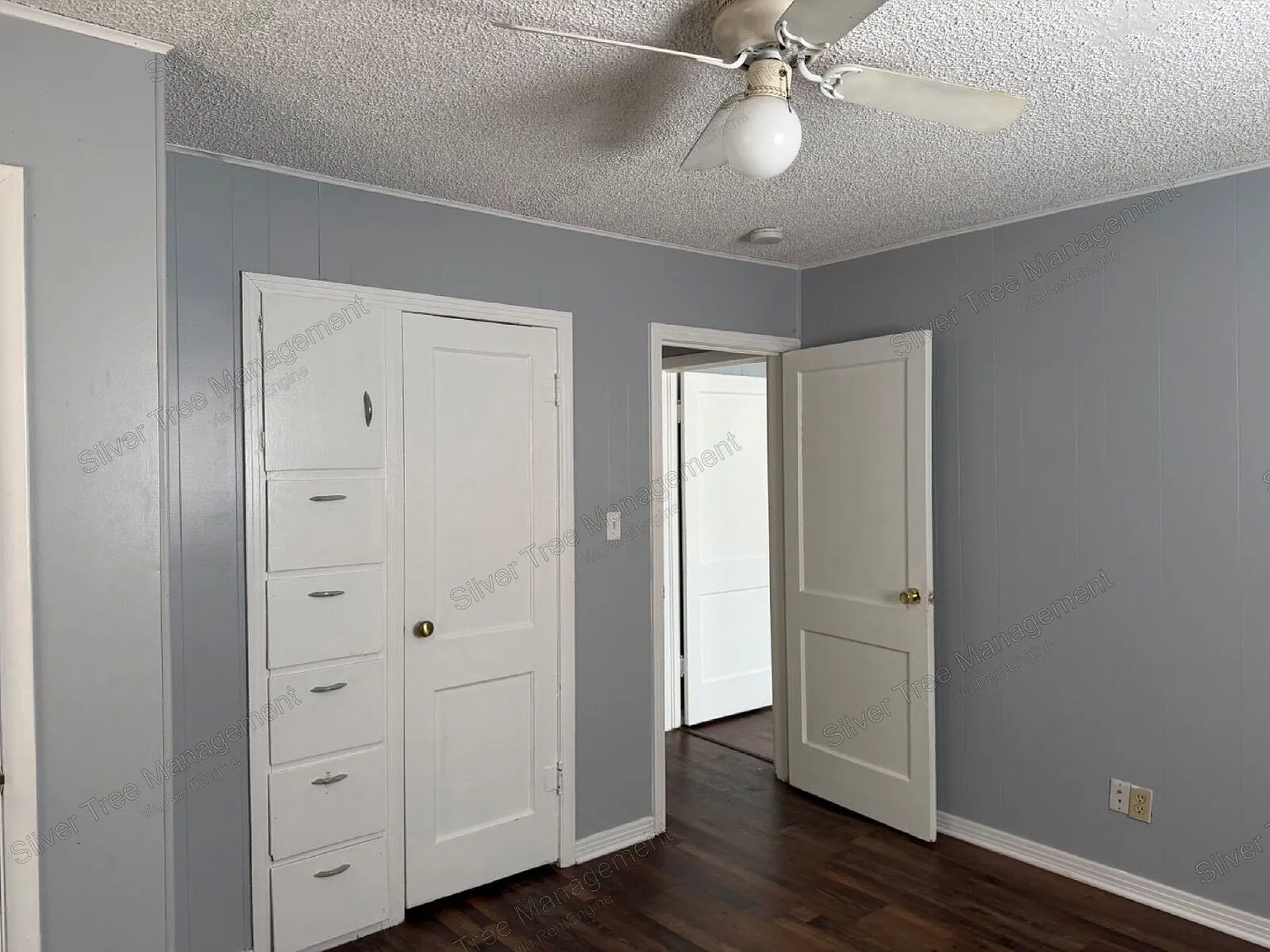 3 bed, 1.0 bath, 1056 sqft, $1,220 — Photo 2